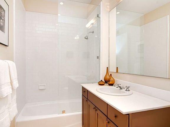 5th image of 252 7th Ave APT 14J