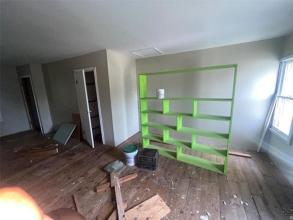 3rd image of 9519 Corregidor Dr