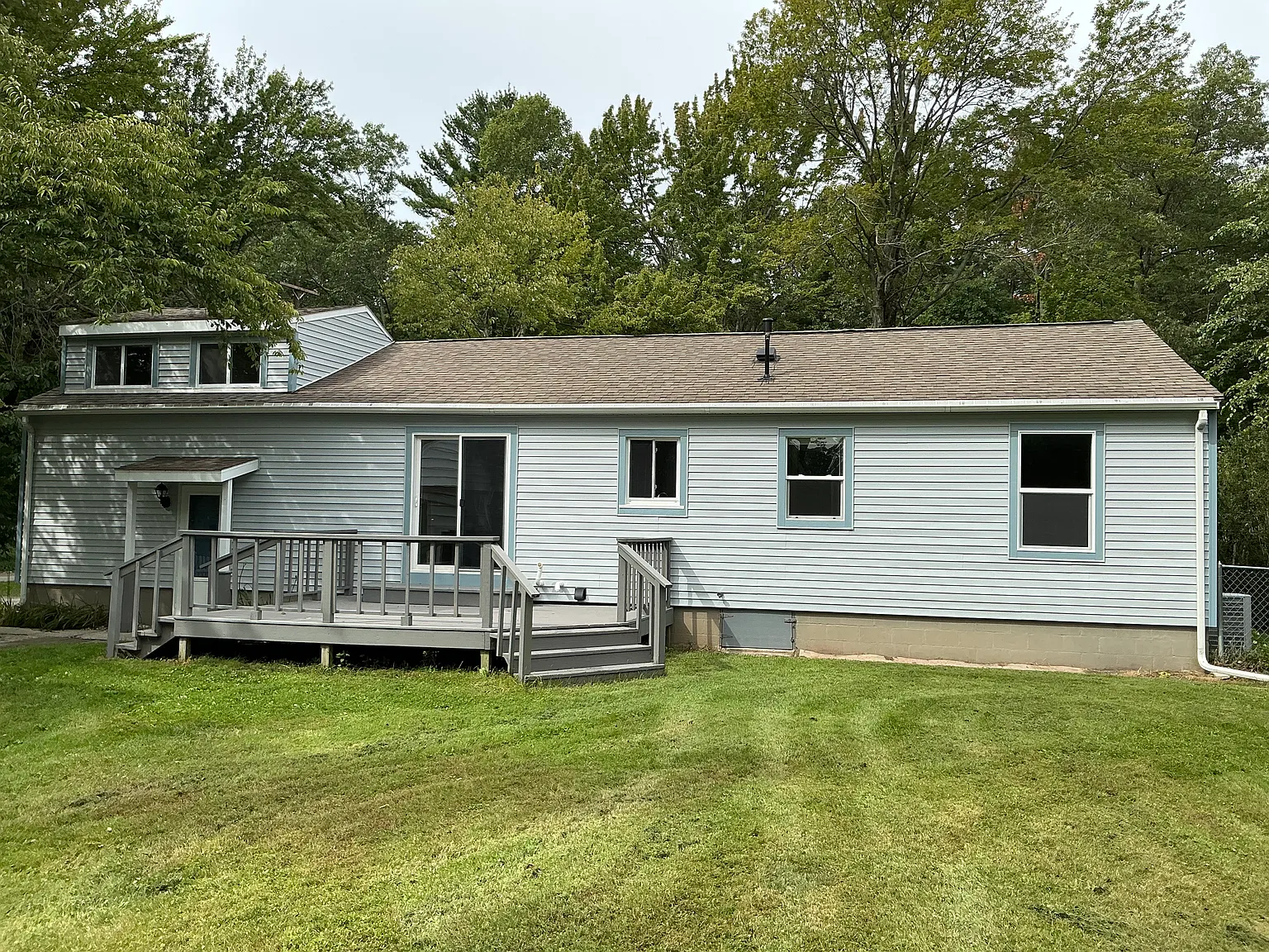 4 bed, 1.5 bath, 1675 sqft, $1,800 — Photo 3