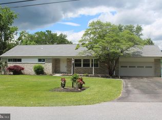 4306 Avon Dr, Harrisburg, PA 17112