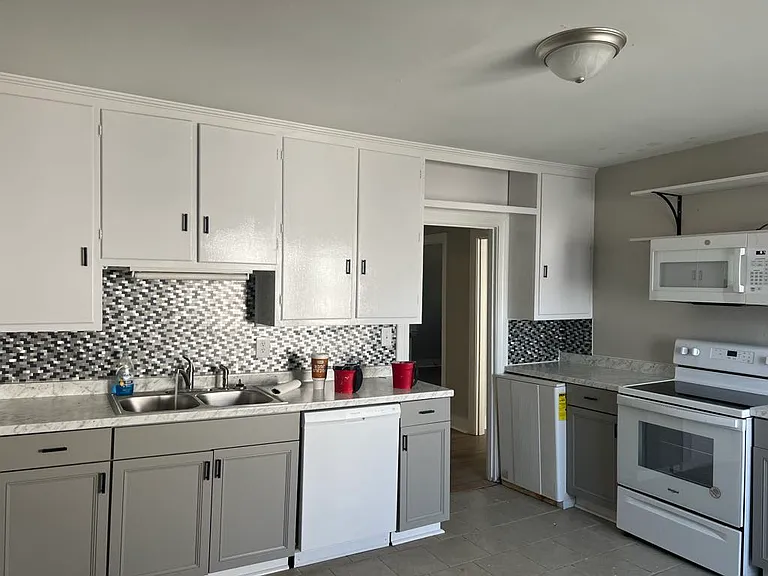 2702 Holt Ln — Photo 15