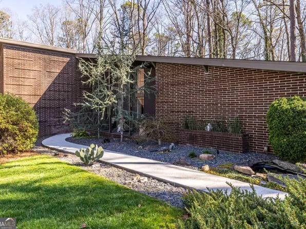 2657 Regency Dr E, Tucker, GA 30084