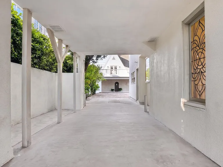 612 N Bedford Dr — Photo 40