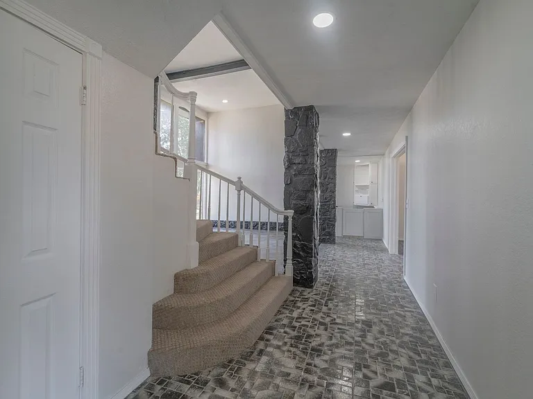 3120 Shadybrook Dr — Photo 21