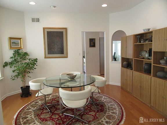 3rd image of 308 Valencia Dr