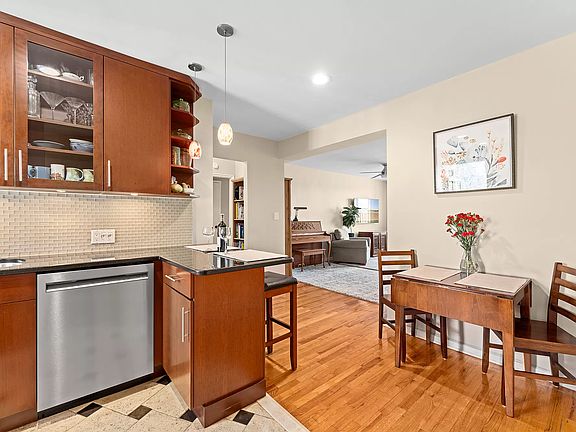4th image of 330 Haven Ave APT 4L