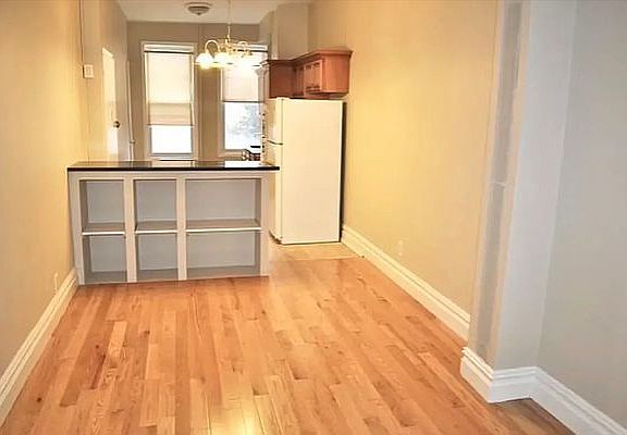 2nd image of 21-01 Steinway St #2