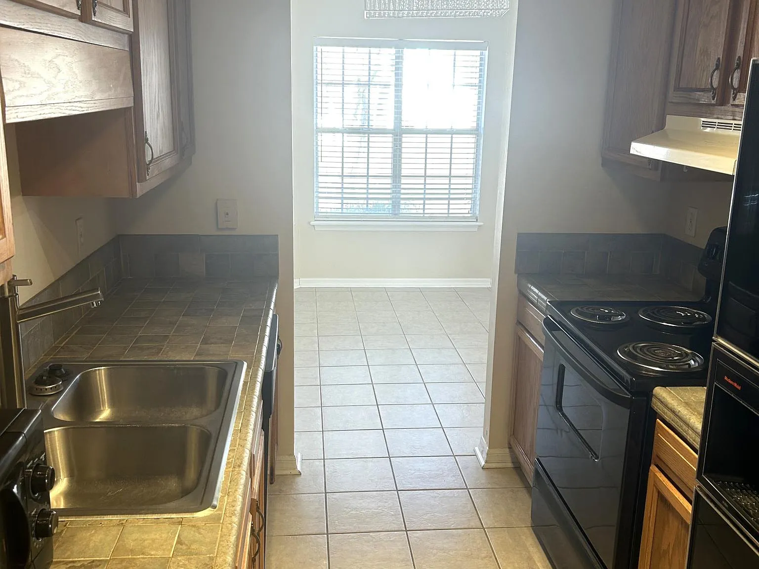3 bed, 1250 sqft, $1,350 — Photo 3