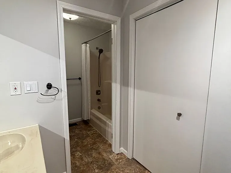 2467 E Potter Rd — Photo 10