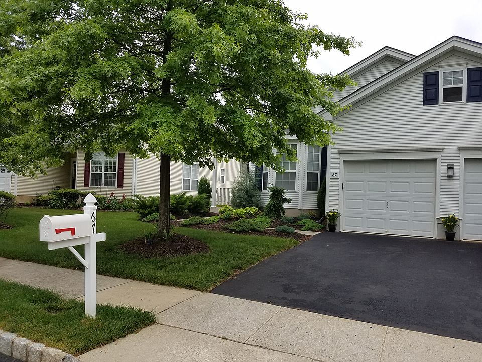 Detached Ranch, 2 car garage
