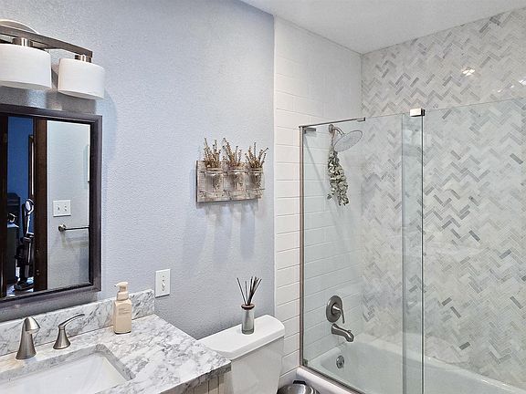 5th image of 2069 N 17th St