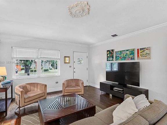 5th image of 704 NE 88th St