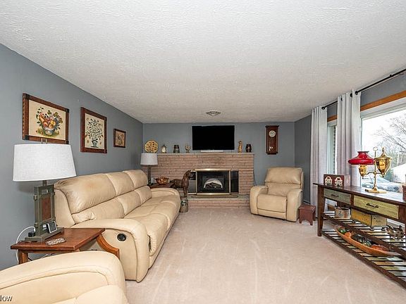 2nd image of 128 James St