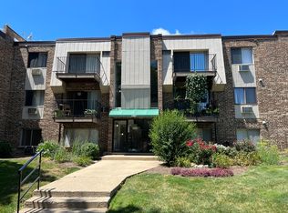 1461 N Winslowe Dr UNIT 303, Palatine, IL 60074