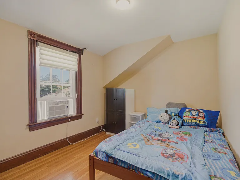 82 Van Zandt Ave — Photo 13