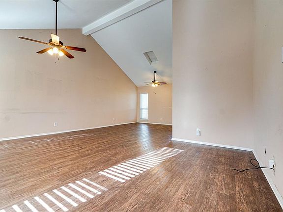 4th image of 1921 Parkside Dr