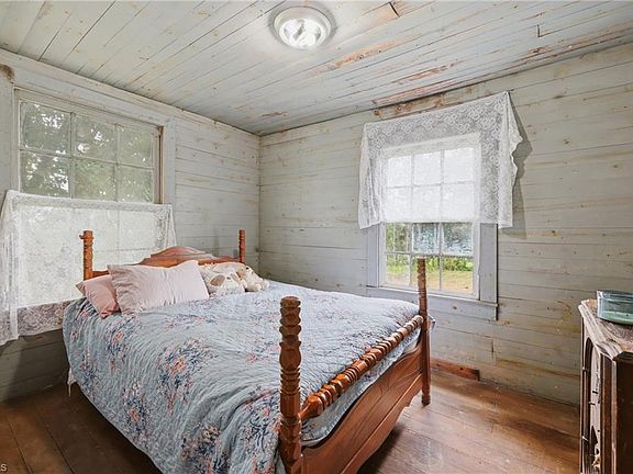 30th image of 985 Traphill Rd