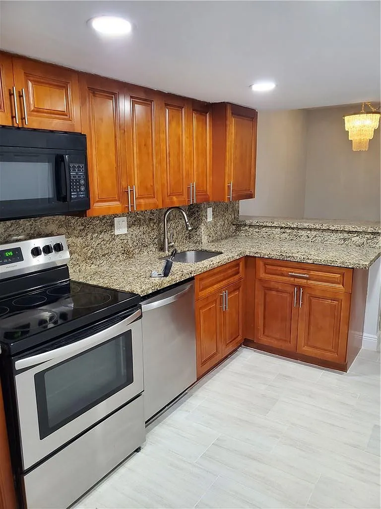 4 bed, 2.5 bath, 1640 sqft, $3,500 — Photo 3