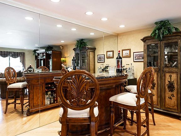 5th image of 45 Acorn Ponds Dr