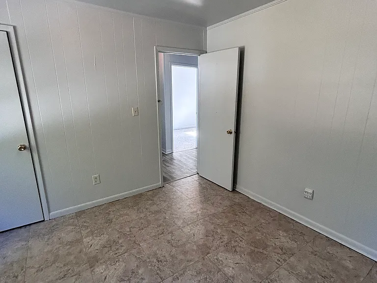 303 Kentucky Ave — Photo 9