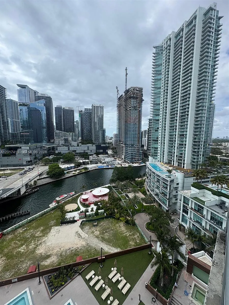Building Photo - 350 S Miami Ave #2010