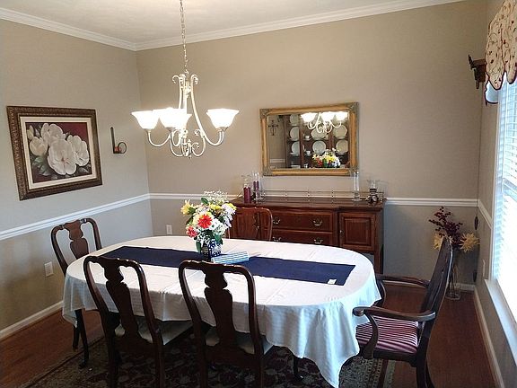 Dining room from front entry