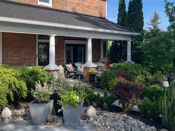 5 Lorne St N, Huntsville, ON P1H 2G1
