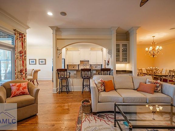 2nd image of 2 Paddington Cir