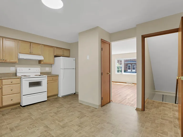 288 N Franklin St — Photo 5