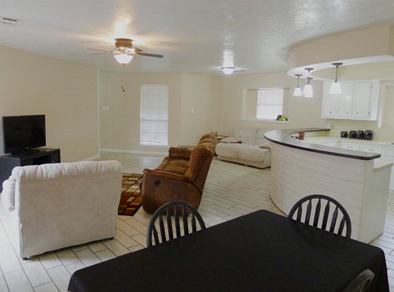 5th image of 212 Stephanie Dr