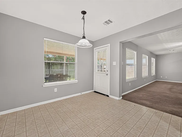 10031 Magnolia Way — Photo 12