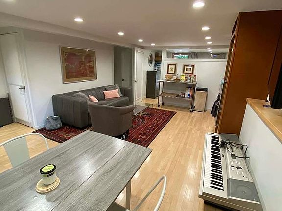 2nd image of 206 11th St #1P