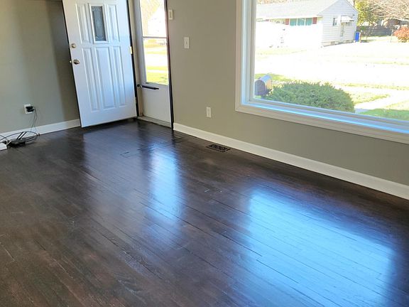 Large Living room with picture window