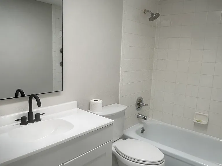 427 S Alderwood St — Photo 10