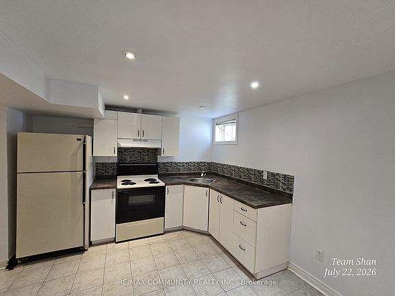 5th image of 166 Saint Lawrence Dr #Basement