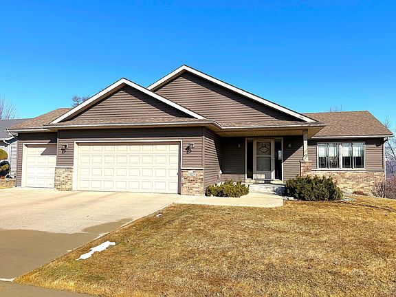 3rd image of 4029 Stone Point Dr NE