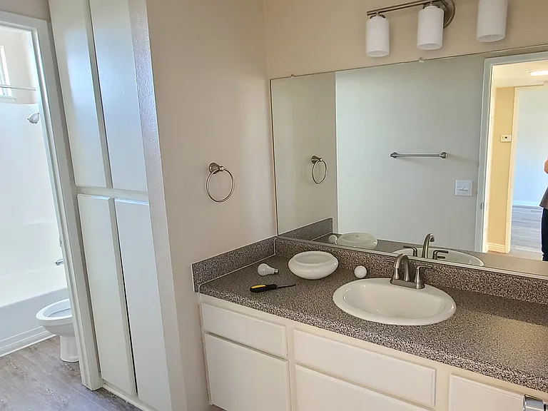 The Redlands Apartments — Photo 26