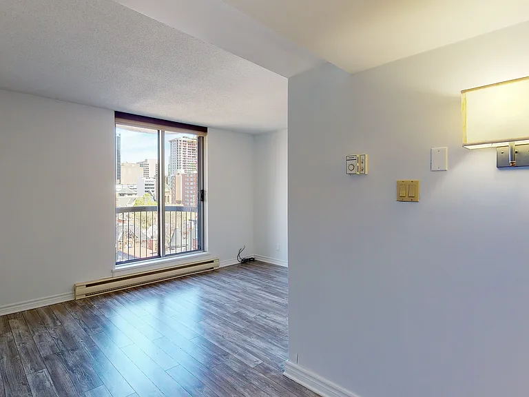341 Maclaren St — Photo 38