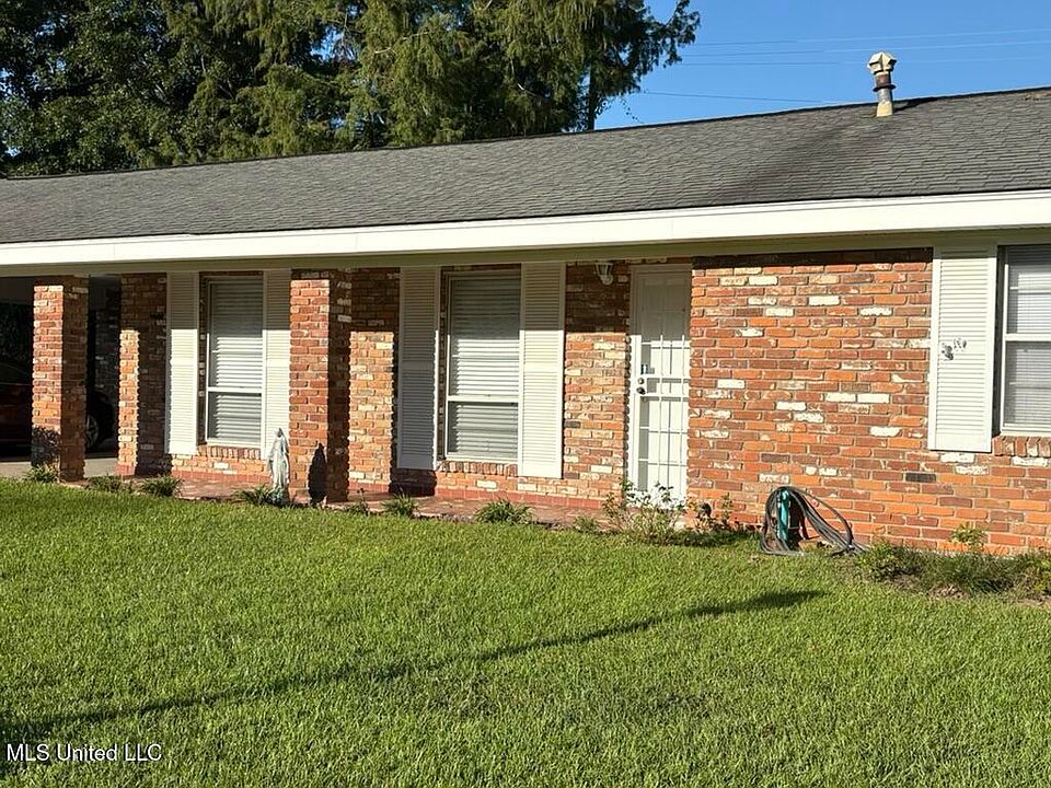 1st image of 21 Woodville Dr