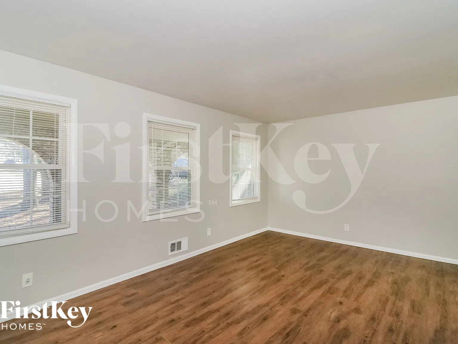 5 bed, 2.5 bath, 2000 sqft, $2,120 — Photo 4