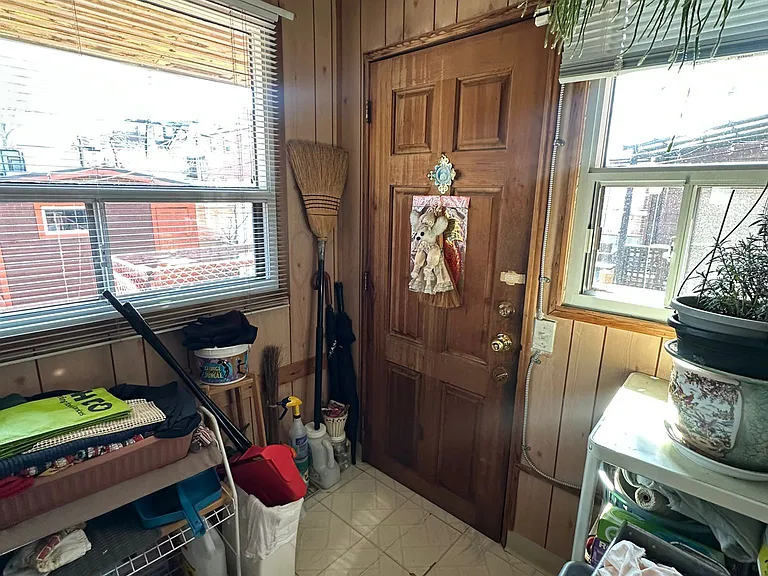 145 Gladstone Ave — Photo 6