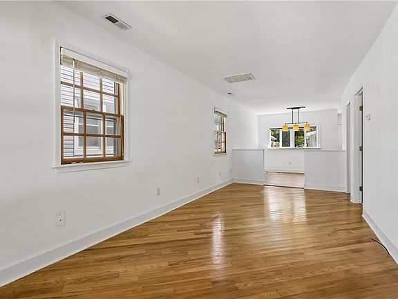5th image of 20 Magnolia Pl