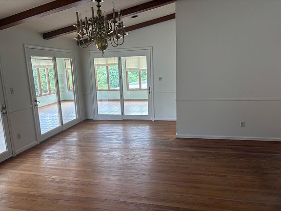 4th image of 832 Sugarloaf Rd #A