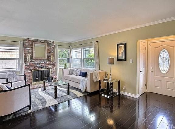 3rd image of 126 W Le Roy Ave