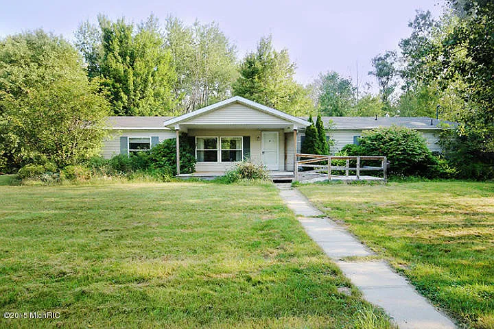 6085 Sixteen Mile Rd NE photo 1