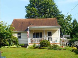 215 W Palmer St, Morrisville, PA 19067