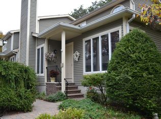 40 Old Fourth Dr, Oak Ridge, NJ 07438