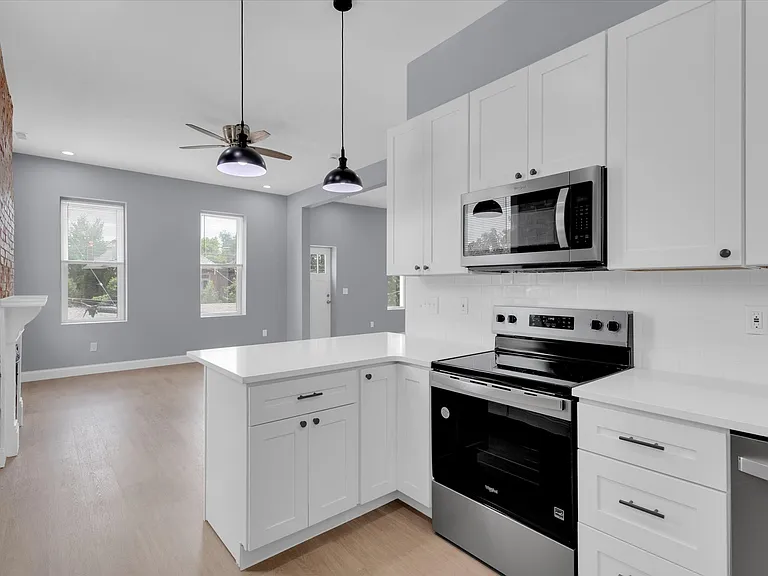 3500 Magnolia Ave #2R — Photo 4