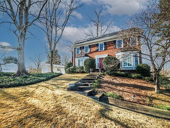 2nd image of 1936 Kemp Rd
