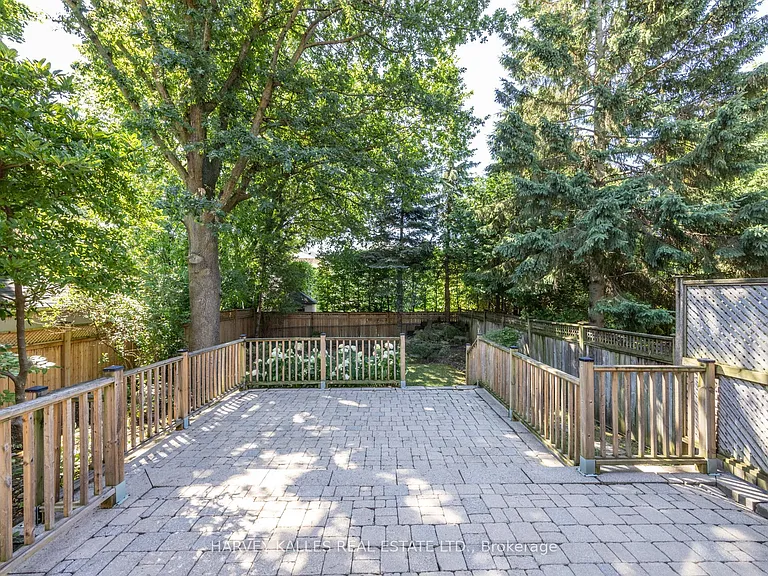 495 Deloraine Ave — Photo 44